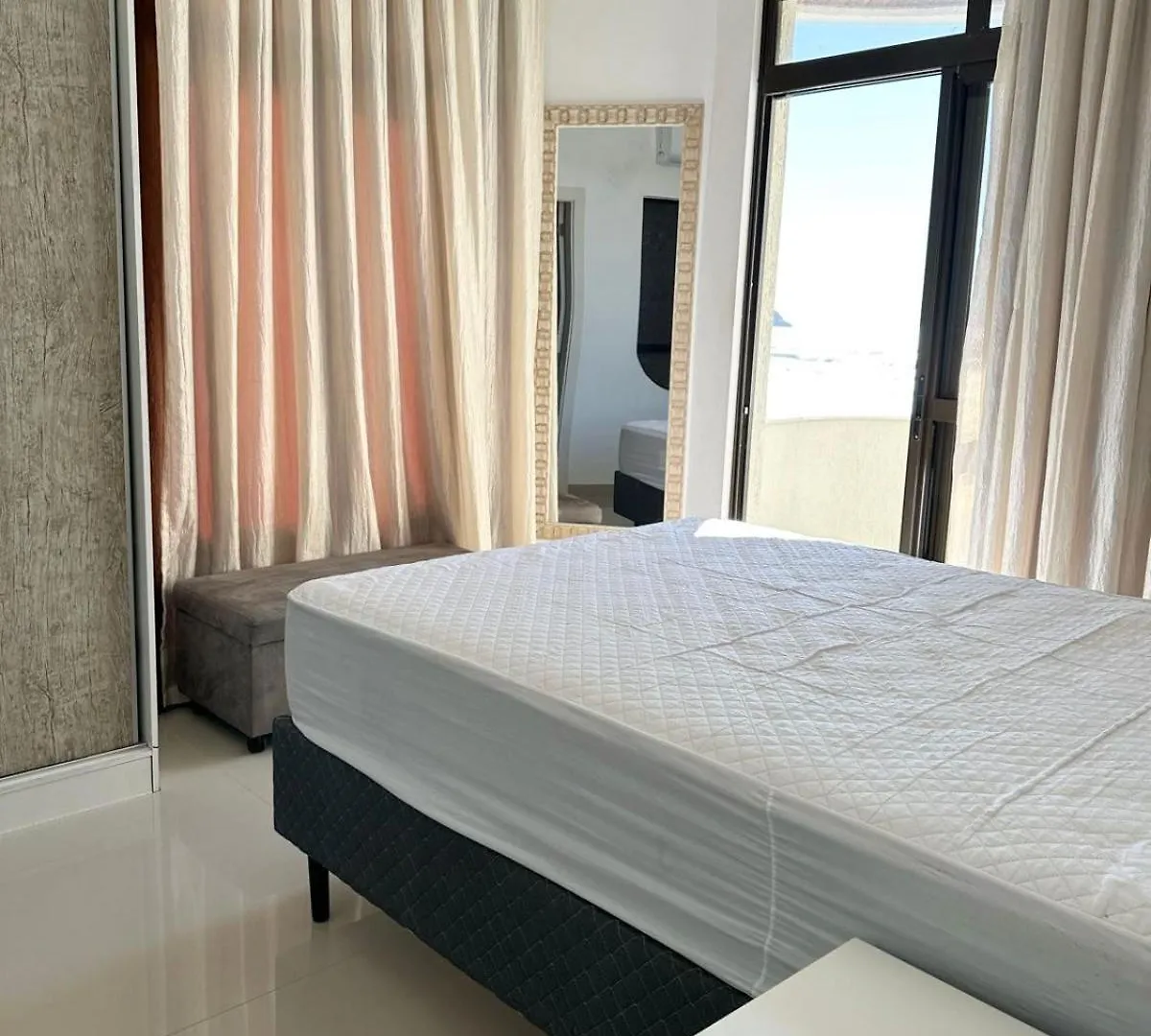 아파트 Apartamento 4 Suites Bombas Pe Na Areia 봄비나스