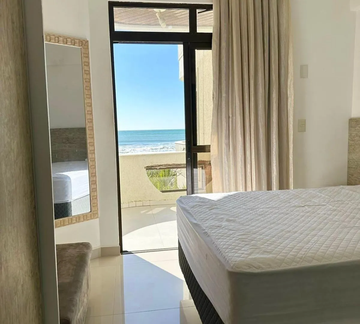 Apartamento 4 Suites Bombas Pe Na Areia 봄비나스